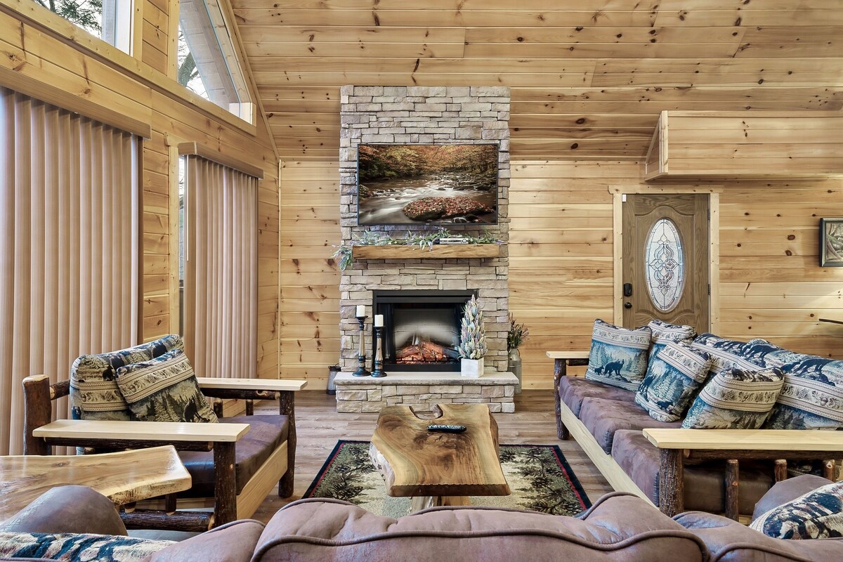 Photo 61 of Great location! King Suites Arcades Theater Hot tub