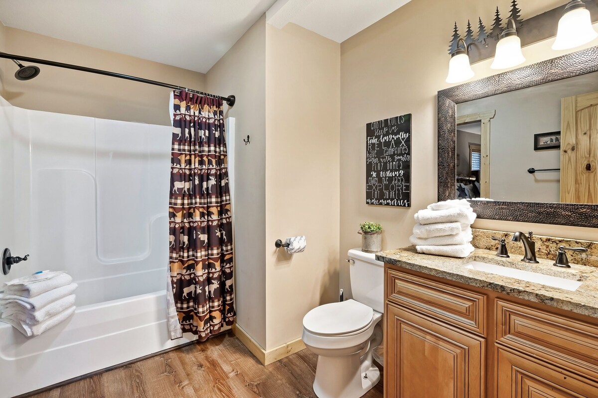 Photo 75 of Great location! King Suites Arcades Theater Hot tub