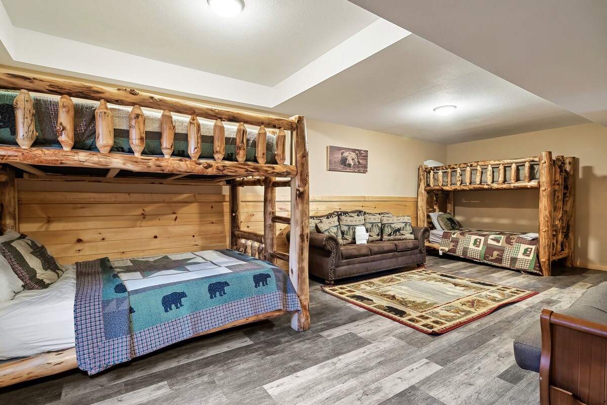 Photo 77 of Great location! King Suites Arcades Theater Hot tub