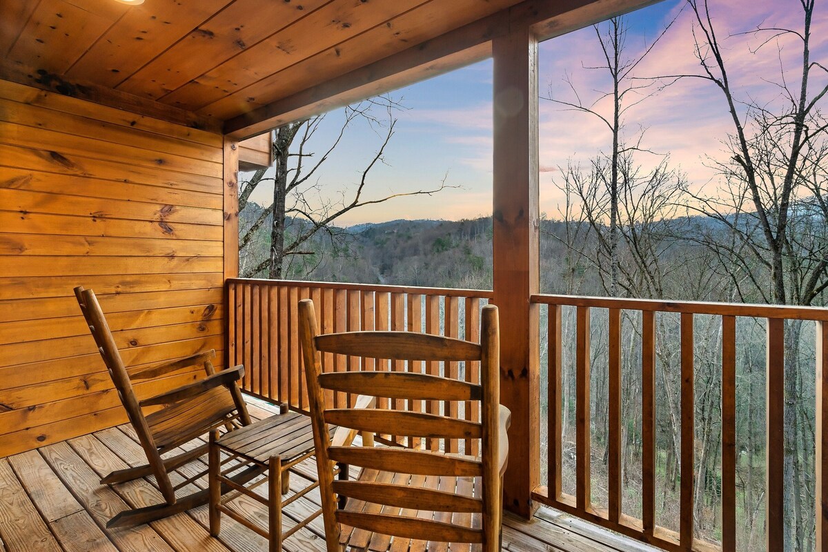 Photo 68 of Great location! King Suites Arcades Theater Hot tub