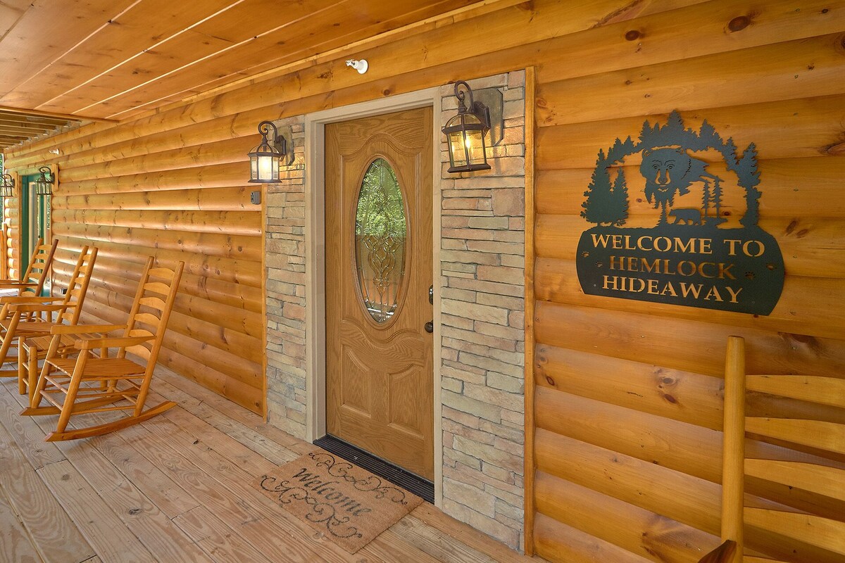 Photo 89 of Great location! King Suites Arcades Theater Hot tub