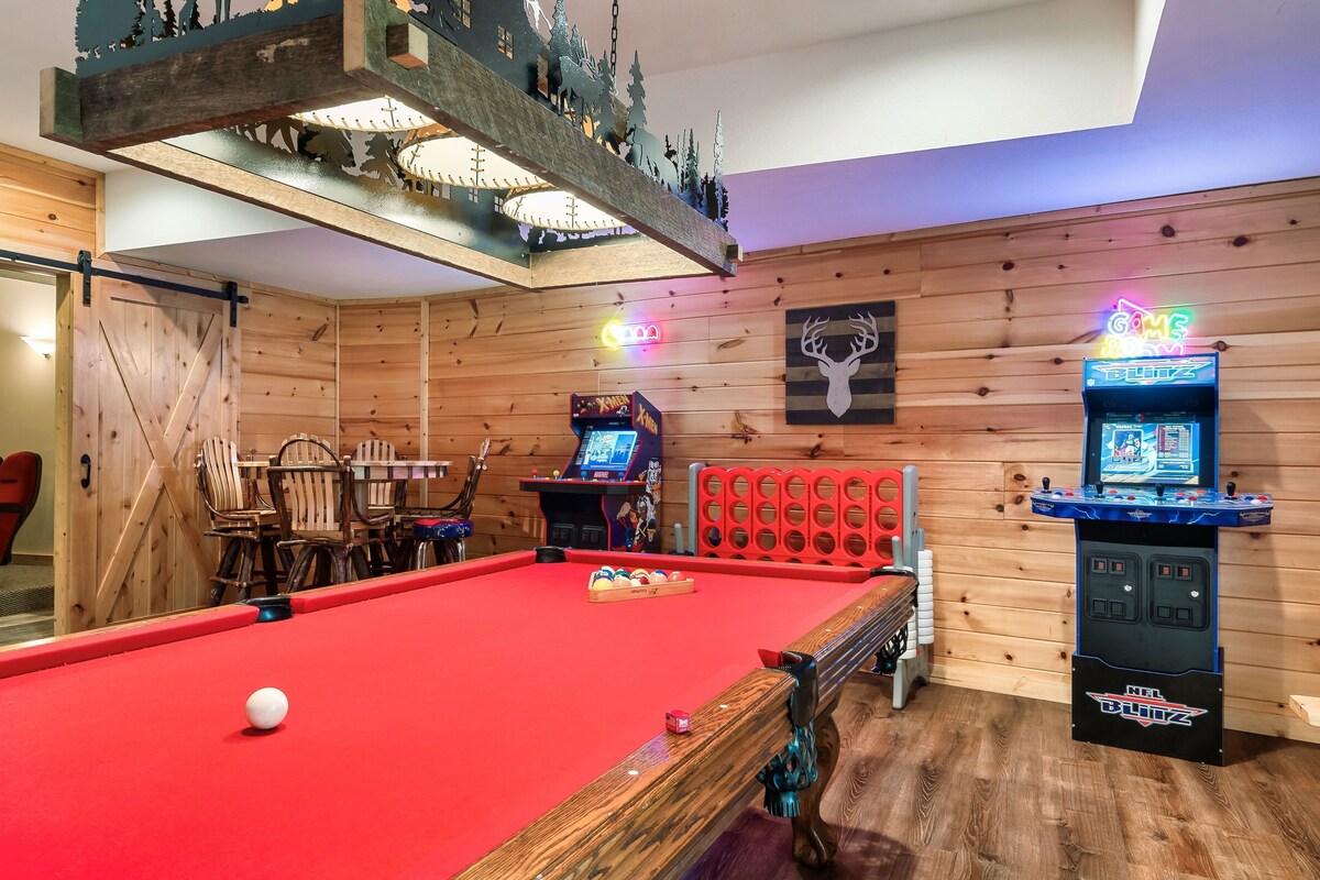 Photo 56 of Great location! King Suites Arcades Theater Hot tub