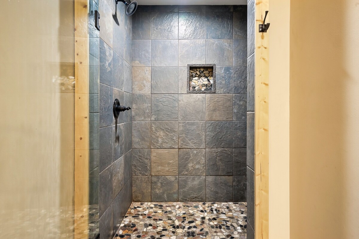Photo 71 of Great location! King Suites Arcades Theater Hot tub