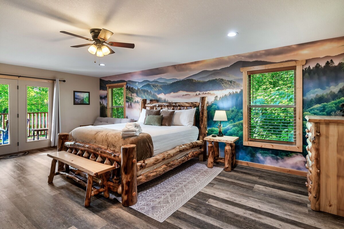 Photo 52 of Great location! King Suites Arcades Theater Hot tub