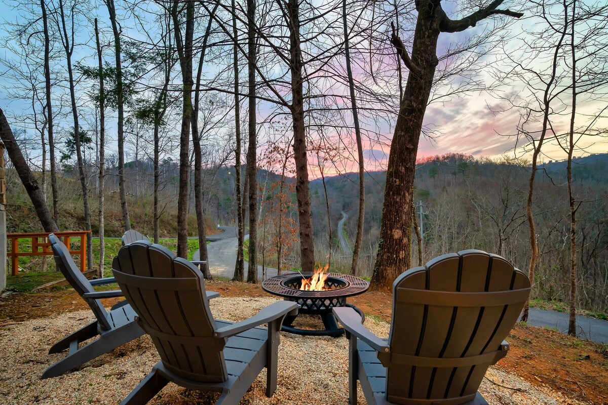 Photo 57 of Great location! King Suites Arcades Theater Hot tub