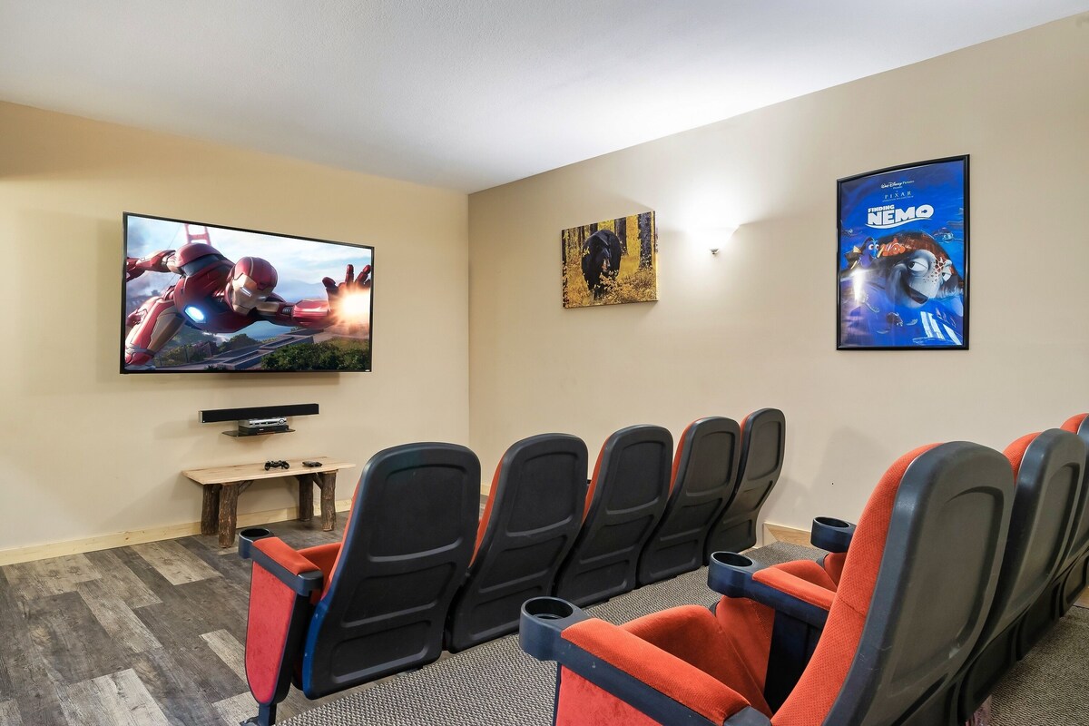 Photo 58 of Great location! King Suites Arcades Theater Hot tub