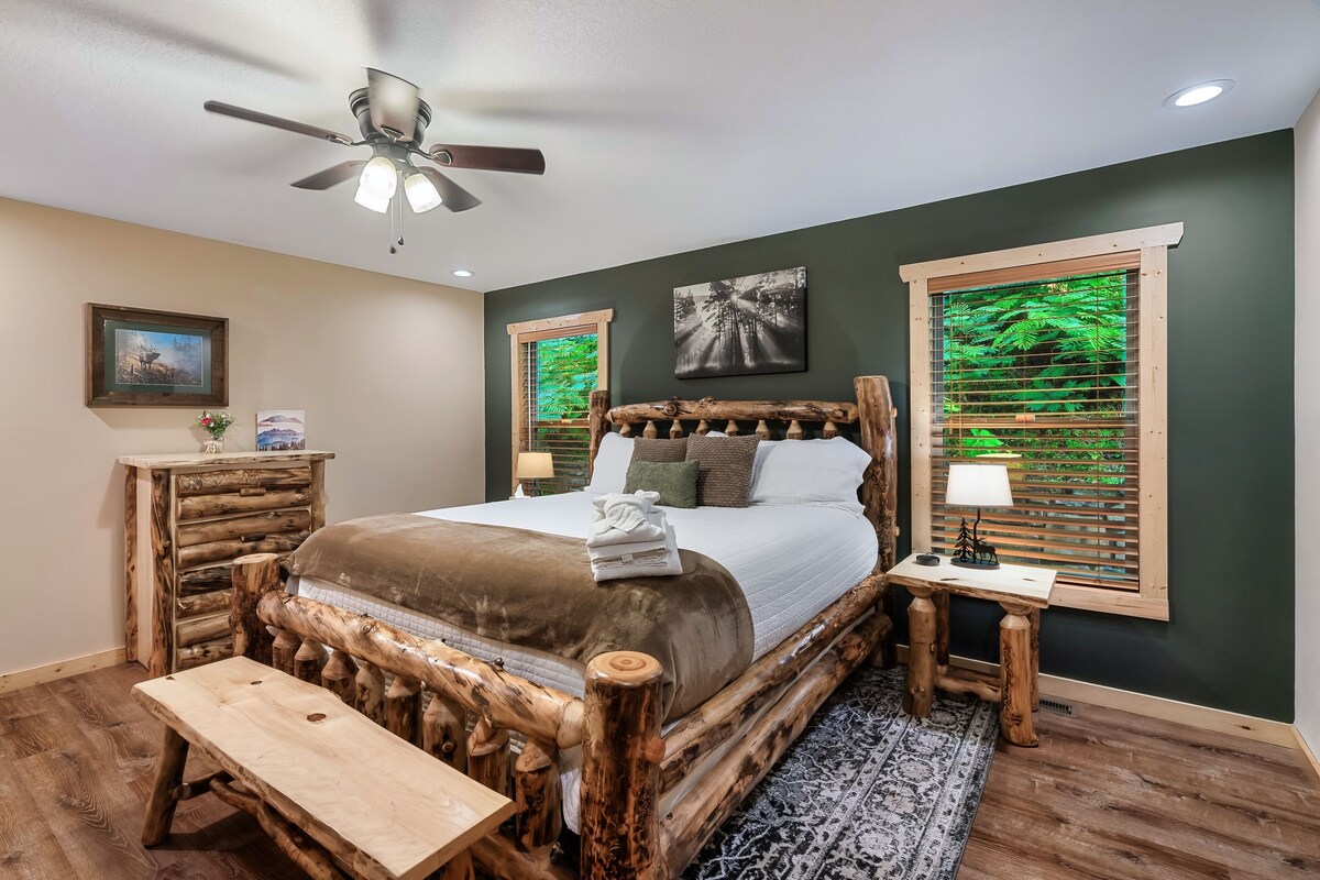 Photo 69 of Great location! King Suites Arcades Theater Hot tub