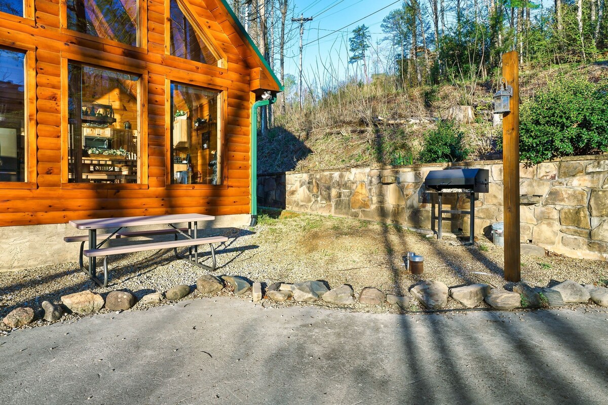 Photo 85 of Great location! King Suites Arcades Theater Hot tub