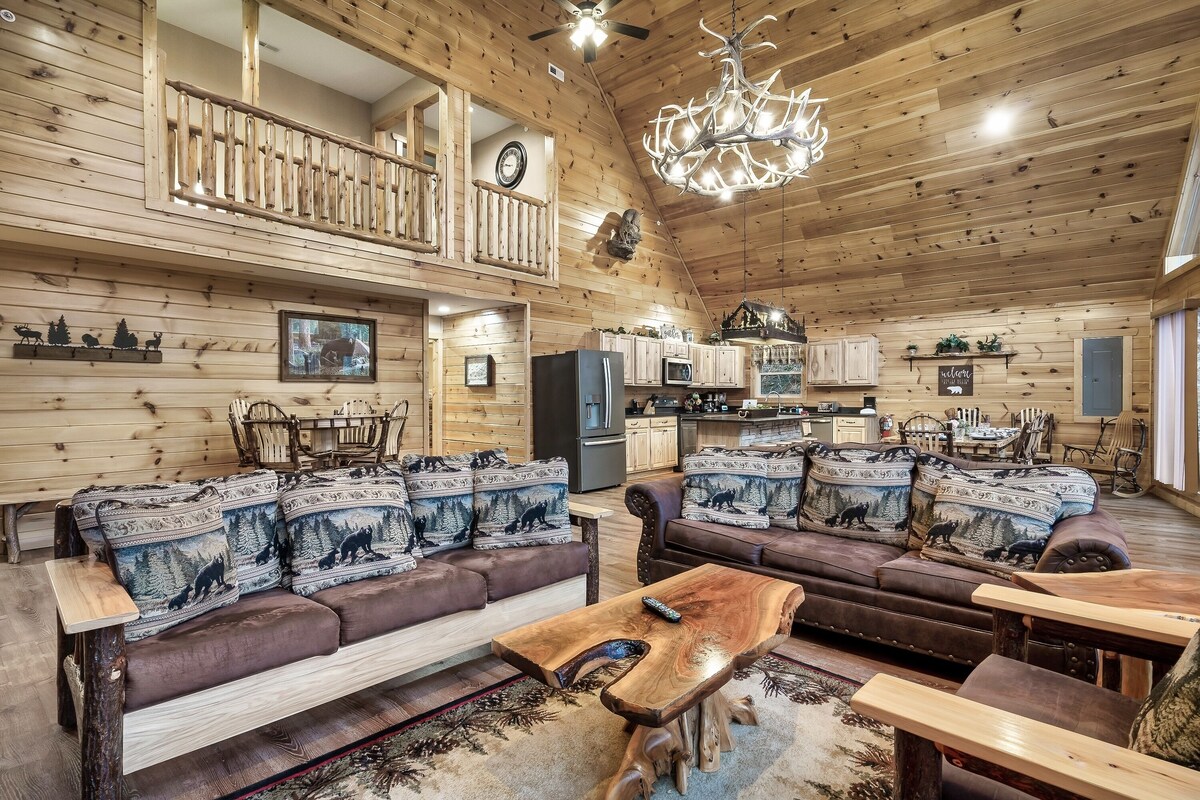 Photo 53 of Great location! King Suites Arcades Theater Hot tub