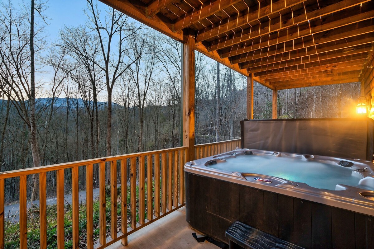 Photo 55 of Great location! King Suites Arcades Theater Hot tub