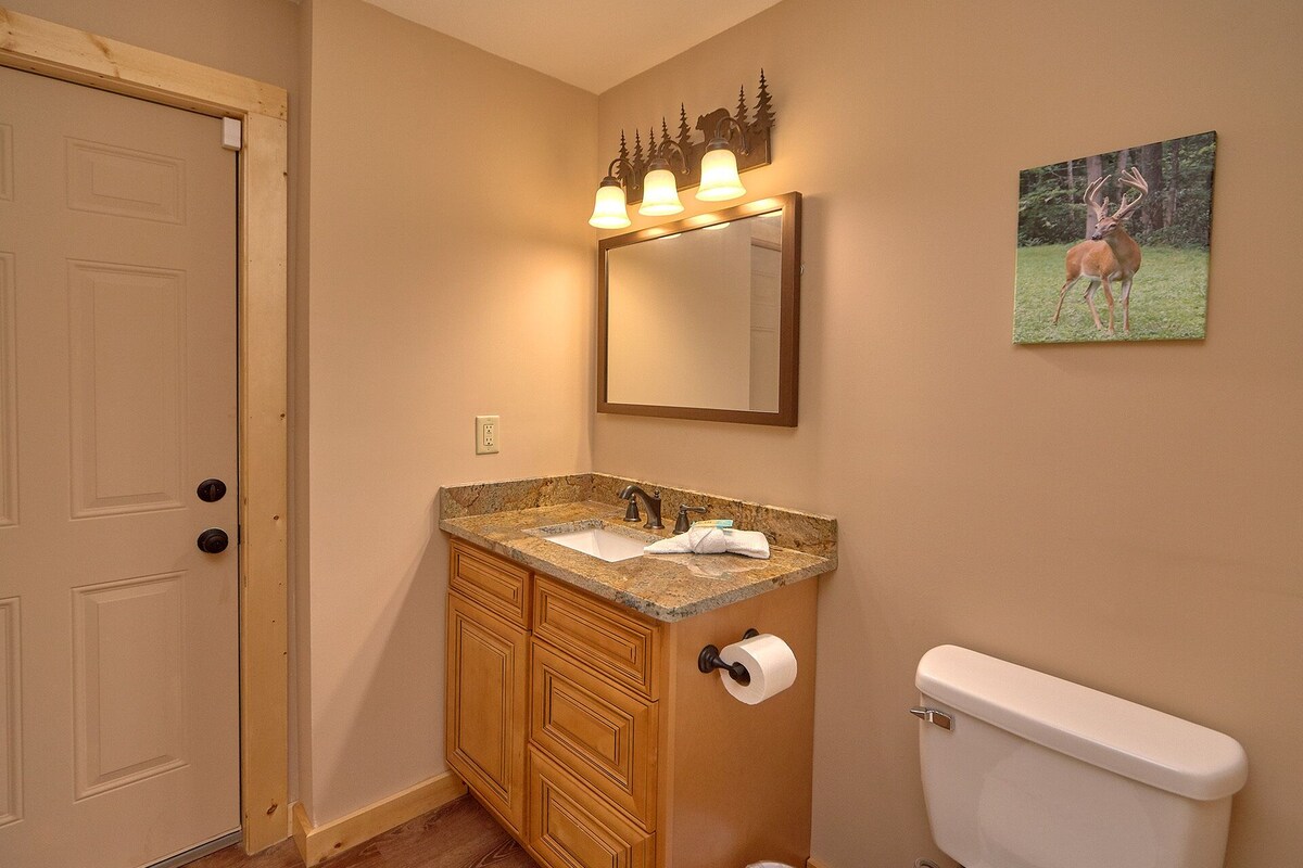 Photo 76 of Great location! King Suites Arcades Theater Hot tub