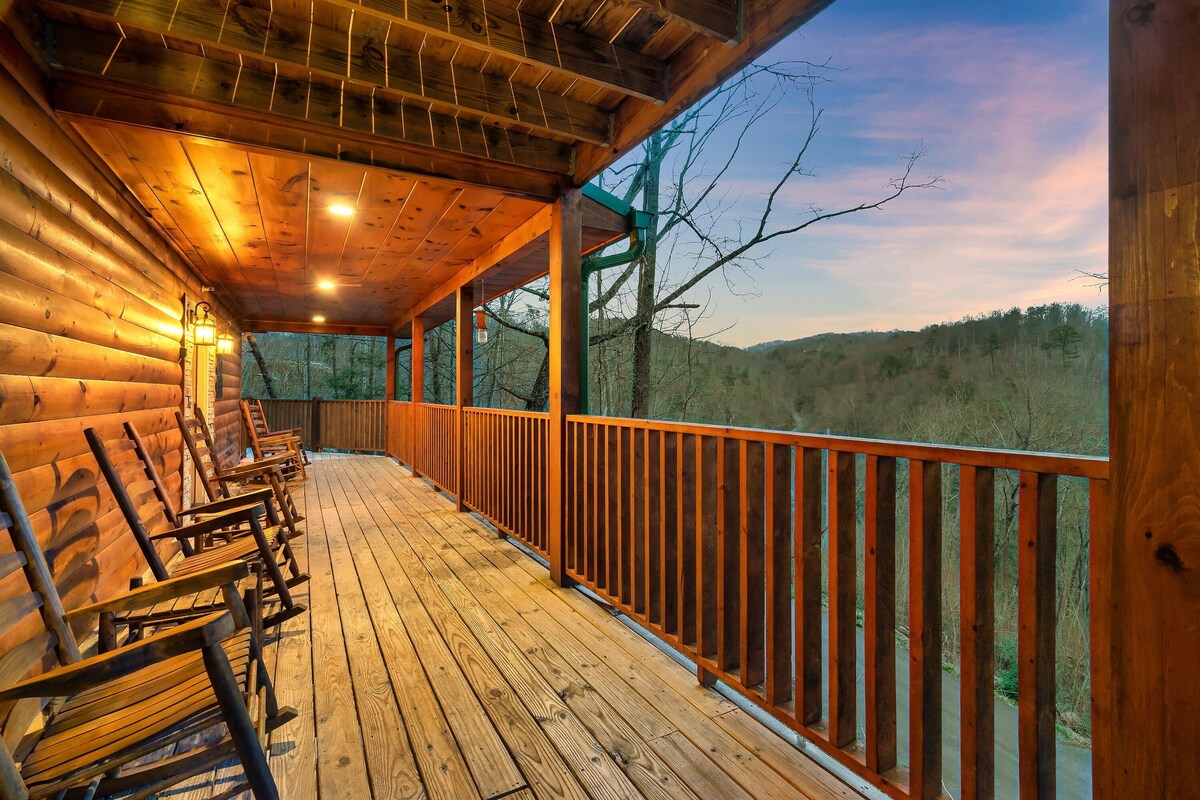 Photo 90 of Great location! King Suites Arcades Theater Hot tub