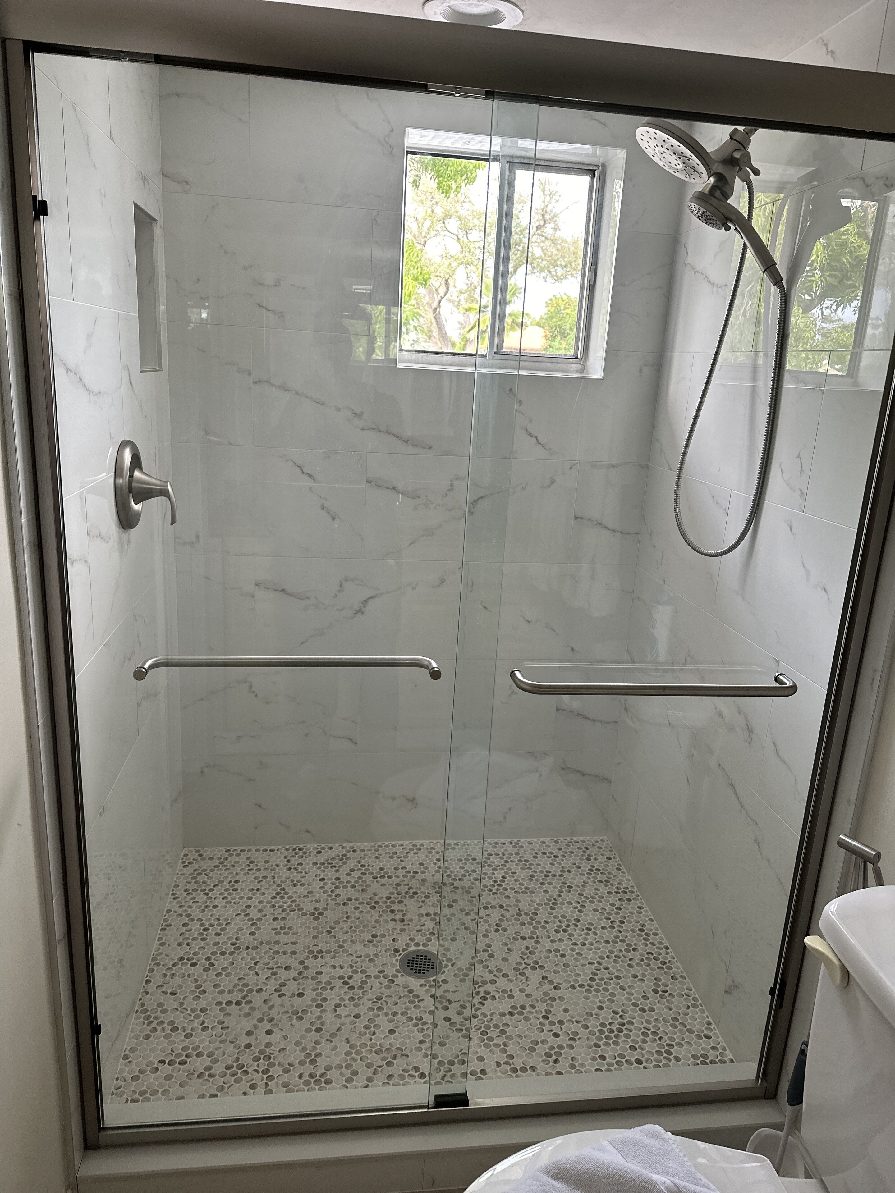 Shower, hair dryer, towels, shampoo