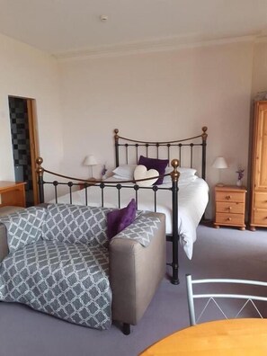 Camera familiare (Room 8) | Biancheria da letto ipoallergenica, ferro/asse da stiro, Wi-Fi gratuito