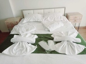 Exclusive Triple Room | Egyptian cotton sheets, premium bedding, desk, free WiFi - Daylight Rezidans (Istanbul)