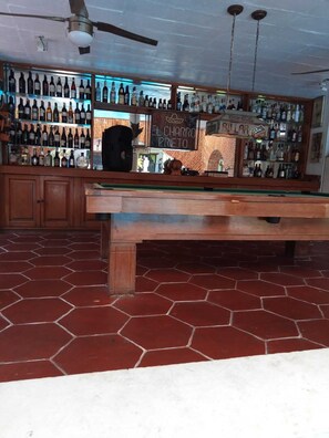 Bar (en la propiedad)