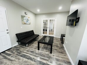 Smart TV - Cozy Nights 2Bedroom (Irvington)