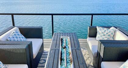 Homeport- Luxury Waterfront Home w/ Hot Tub and Game Room