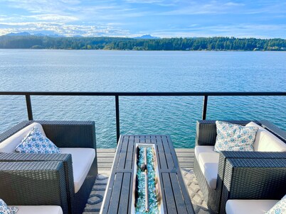 Homeport- Luxury Waterfront Home w/ Hot Tub and Game Room
