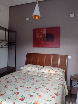 3 quartos, berços, Wi-Fi de cortesia, roupa de cama