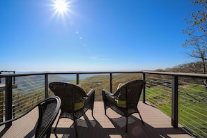 Property grounds - Recently updated - breathtaking view of the Blue Ridge Mountains (Wintergreen Resort)