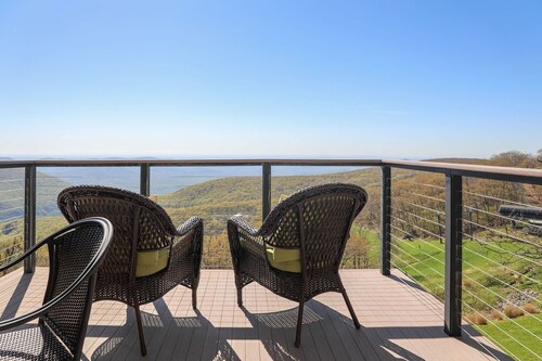 Recently updated - breathtaking view of the Blue Ridge Mountains