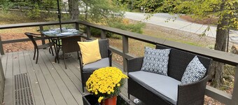 Experience lake life! Beautiful, light-filled Grantham condo near Lake Sunapee