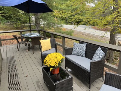 Experience lake life! Beautiful, light-filled Grantham condo near Lake Sunapee
