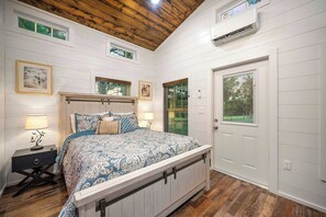 Desk, WiFi (free), bed sheets
