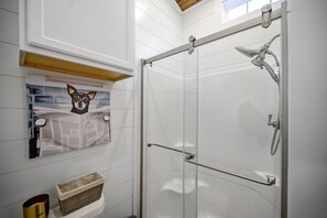Shower, hair dryer, towels, toilet paper