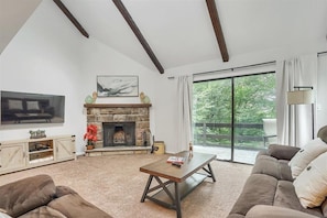 Smart TV, fireplace
