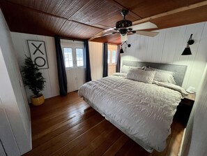 3 bedrooms, desk, iron/ironing board, travel cot