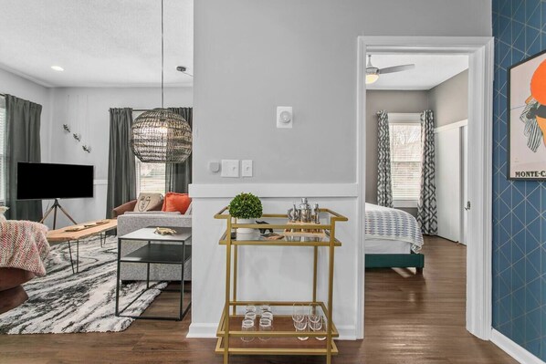 2 slaapkamers, een strijkplank/strijkijzer, gratis wifi, beddengoed