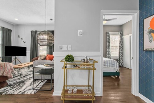 Charming 2 Bdrm Near KU! 17