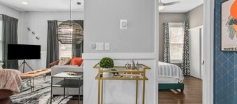 Charming 2 Bdrm Near KU! 17