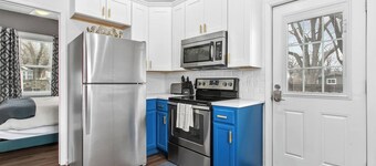 Charming 2 Bdrm Near KU! 17