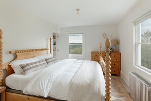 3 bedrooms, desk, free WiFi, bed sheets - Modern Farmhouse With Expansive Catskills Views (Roscoe)