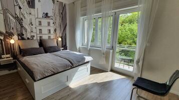 3 bedrooms, desk, iron/ironing board, free WiFi
