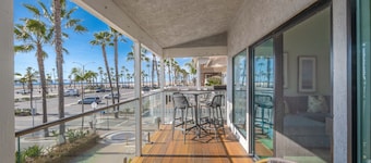 3 Bedroom home on the beach steps from Balboa Pier