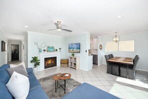 TV, fireplace - 2 Bedroom Oceanfront w/ Patio on the Boardwalk (Newport Beach)