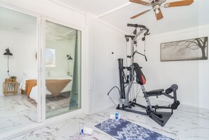 4 bedrooms, desk, iron/ironing board, travel crib