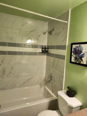 Bañera, jabón, shampoo