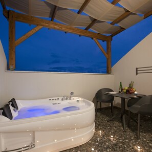 Executive Suite | Jetted tub - A Suite Side (Manavgat)