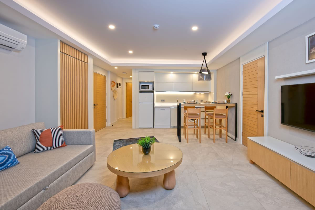 Suite Deluks | Area keluarga | Smart TV 50-inci dengan saluran TV satelit dan TV