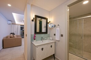 Free toiletries, hair dryer, bathrobes, slippers - A Suite Side (Manavgat)