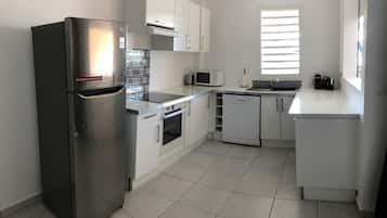 Frigorífic, microones, forn i placa de cuina