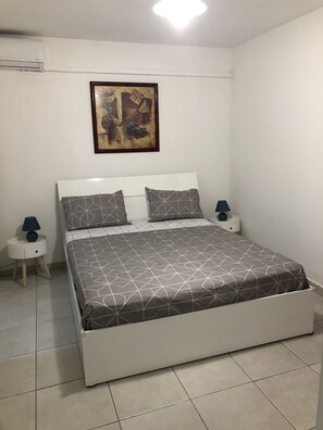 1 chambre, bureau, fer et planche à repasser, Wi-Fi gratuit