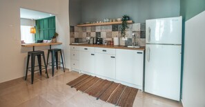 Fridge, oven, coffee/tea maker, toaster