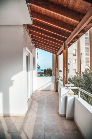 Terrace/patio - The Green Apartment (Λάρνακα)