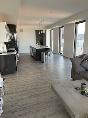Interior - Downtown CLE High Rise, 2 Blocks Rocket Mortgage 5 min walk First Energy Stadium (Cleveland)